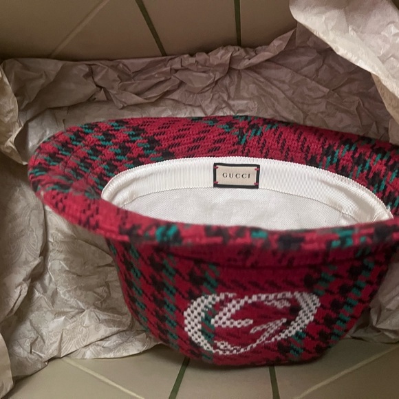 Red Gucci Hat with box - Picture 6 of 9